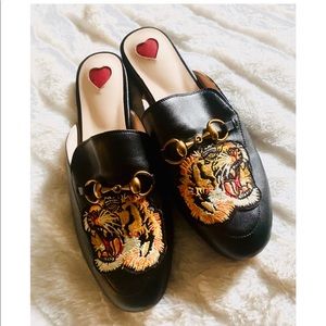 Tiger embroidery mules